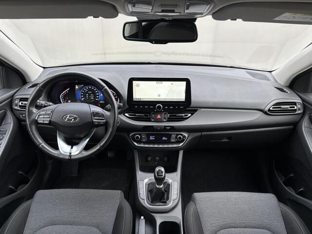 Hyundai I 30 Wagon 1.0 T-GDi MHEV Comfort Smart 30th Edition / Fabrieksgarantie tot 08-2027 / Dealer onderhouden / Navigatie / Stuur- en stoelverwarming / Achteruitrijcamera / Apple Carplay Android / 17" LM wielen /