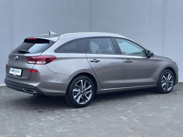 Hyundai I 30 Wagon 1.0 T-GDi MHEV Comfort Smart 30th Edition / Fabrieksgarantie tot 08-2027 / Dealer onderhouden / Navigatie / Stuur- en stoelverwarming / Achteruitrijcamera / Apple Carplay Android / 17" LM wielen /