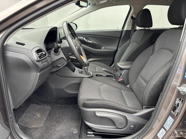 Hyundai I 30 Wagon 1.0 T-GDi MHEV Comfort Smart 30th Edition / Fabrieksgarantie tot 08-2027 / Dealer onderhouden / Navigatie / Stuur- en stoelverwarming / Achteruitrijcamera / Apple Carplay Android / 17" LM wielen /