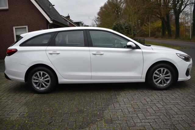 Hyundai I 30 1.4i Comfort AIRCO CRUISE LMV