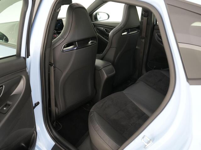 Hyundai I 30 N2 Performance 2.0 275pk AUTOMAAT |dealer onderhouden|piper cross airintake|Eibach verlagingsveren|schaalstoelen|panoramadak|N-modus|Apple Carplay|stoelverwarming|parkeercamera|19" lichtmetalen velgen|