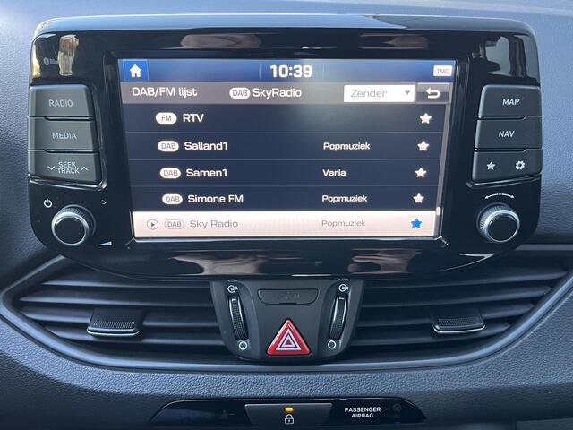 Hyundai I 30 1.4 T-GDI Comfort / Navigatie / Apple Carplay & Android Auto / Climate Control / Cruise Control / Camera / LM Velgen 15" / NAP /