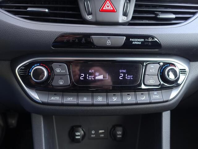 Hyundai I 30 1.4 T-GDI Comfort | Winter Pack | Navigatie Apple carplay | Climate control | Achteruitrijcamera | 17"| Stoel- en Stuurverwarming | Trekhaak