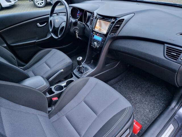 Hyundai I 30 Wagon 1.4 i-Drive Navigatie Climate Cruise Trekhaak Camera Privacyglas