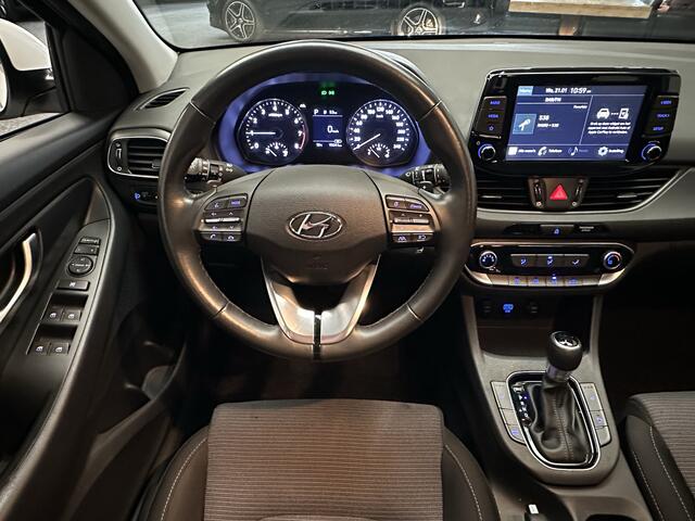 Hyundai I 30 1.0 T-GDi MHEV COMFORT AUTOMAAT ACHTERUIT RIJ CAMERA APPLE CARPLAY NAVIGATIE LM 16 INCH CLIMA SCHAKELFLIPPERS STUURBEDIENING, STOELVERWARMING ZEER MOOI !!
