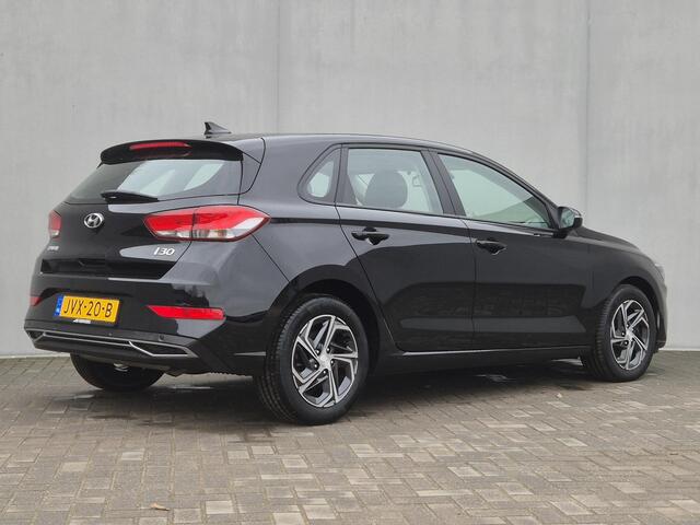 Hyundai I 30 1.0 T-GDi MHEV Comfort Smart Handgeschakeld / Navigatie via Apple Carplay of Android Auto / Achteruitrijcamera / Stuur- & Stoelverwarming / keyless Entry/Start / Cruise control / Parkeersensoren achter / Climate control /