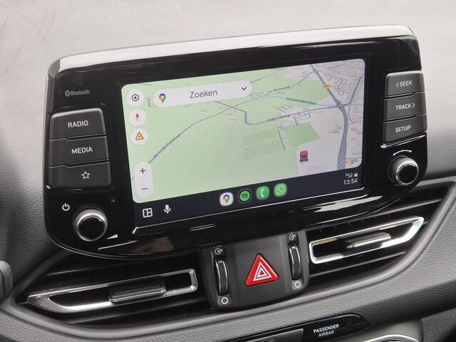 Hyundai I 30 1.0 T-GDi MHEV Comfort Smart Handgeschakeld / Navigatie via Apple Carplay of Android Auto / Achteruitrijcamera / Stuur- & Stoelverwarming / keyless Entry/Start / Cruise control / Parkeersensoren achter / Climate control /