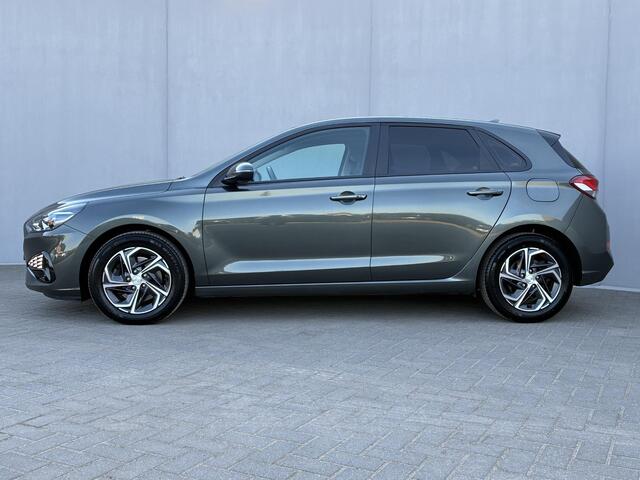 Hyundai I 30 1.0 T-GDi MHEV Comfort Smart / Stoel-/Stuurverwarming / Cruise Control / Achteruitrijcamera / Navigatie d.m.v. Apple Carplay/Android Auto / Winterset /