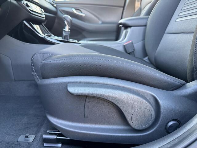 Hyundai I 30 Wagon Comfort 1.0 T-GDi 115pk | CRUISE CONTROL | CAMERA | PARKEERSENSOREN V + A | APPLE CARPLAY / ANDROID AUTO | NAVI | DRAADLOZE TELEFOONLADER | CLIMA |