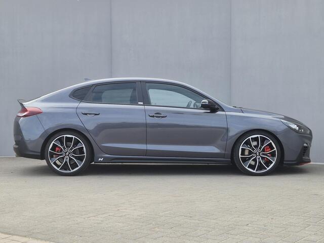 Hyundai I 30 N 2.0 Handgeschakeld / Dealer onderhouden / Trekgewicht 1600 kg / Stuur- & Stoelverwarming / Achteruitrijcamera / Cruise control / Draadloze telefoon lader / Keyless Entry/Start / Apple Carplay Android Auto / Climate control / Navigatie /