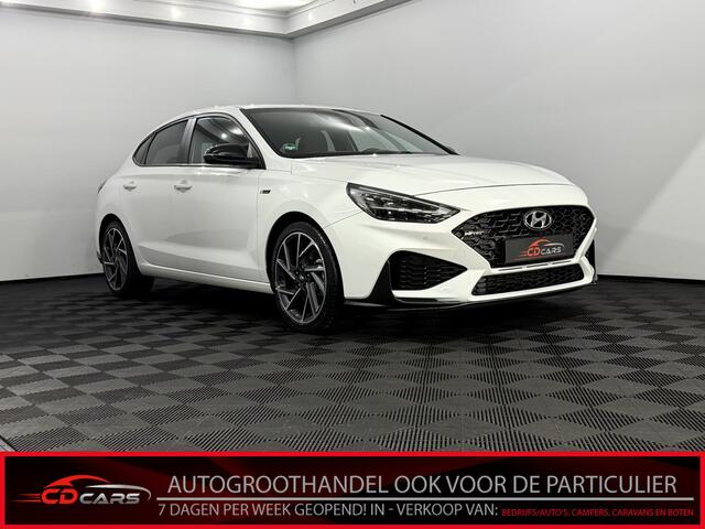 Hyundai I 30 1.5 T-GDi MHEV N Line Camera, Navi, Half leder, Winterpakket, Elektrische stoelen, Rijstrook correctie, Keyless start, Cruise control