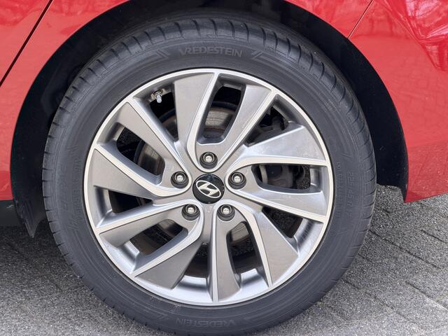 Hyundai I 30 Fastback 1.4 T-GDI Premium 141PK Navi Cruise Carplay PDC Camera