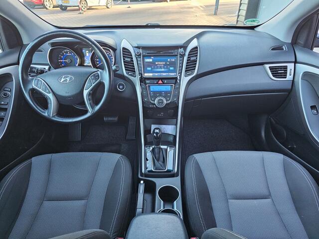 Hyundai I 30 1.6 GDi Comfort | Automaat | Camera | Stoelverwarming | Navi | Cruise | All-seasons | Rijklaar |