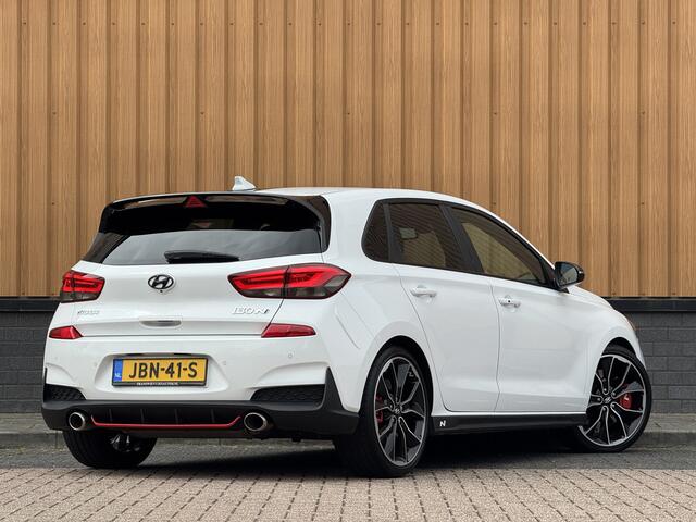 Hyundai I 30 2.0 T-GDI N2 Performance | 275 PK! | Apple Carplay | Android Auto | Camera | Stuurwielverwarming | Stoelverwarming | Elektrische Stoelen + Geheugen | Lane Assist | Afneembare Trekhaak |