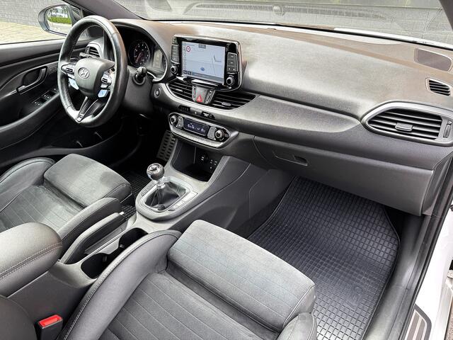 Hyundai I 30 2.0 T-GDI N2 Performance | 275 PK! | Apple Carplay | Android Auto | Camera | Stuurwielverwarming | Stoelverwarming | Elektrische Stoelen + Geheugen | Lane Assist | Afneembare Trekhaak |