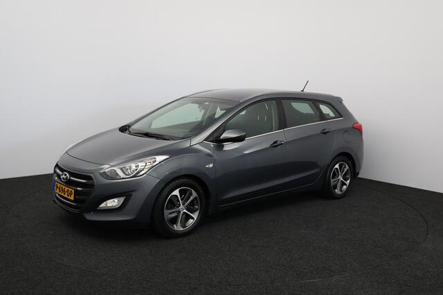 Hyundai I 30 CW 1.4 i-Drive/ Stoel + Stuurverw./ 16'' LMV/ Airco/ Cruise/ Elek. pakket/ Isofix/ Bluetooth/ Armsteun/ Multi. LEDER. Stuur/ Mistl./ PDC/ LED Dagrijverl.