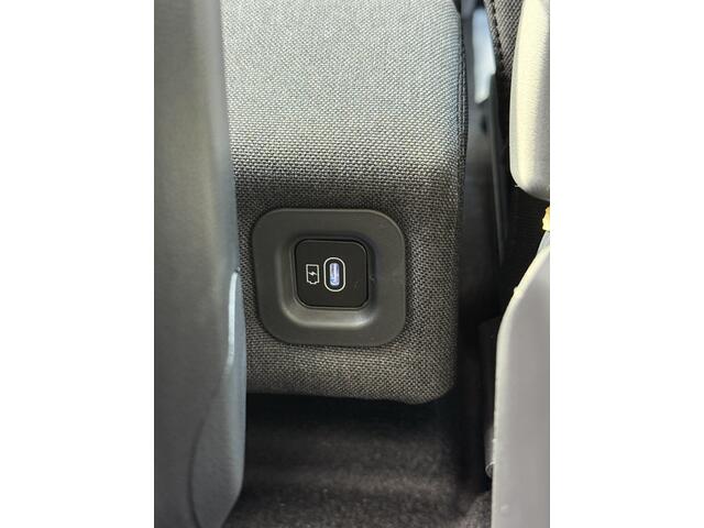 Hyundai INSTER Pulse 49 kWh / Winter Pack / ¤2000,- Voordeel / Direct Beschikbaar / 3 Fase / Keyless / Stoel+Stuur Verwarming / Navigatie /