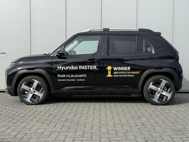 Hyundai INSTER Evolve 49 kWh / Winter & Tech Pack / 370 KM WLTP / 360 Camera / Warmtepomp / Stoel- & Stuurverwarming / Dynamische Navigatie / LED /