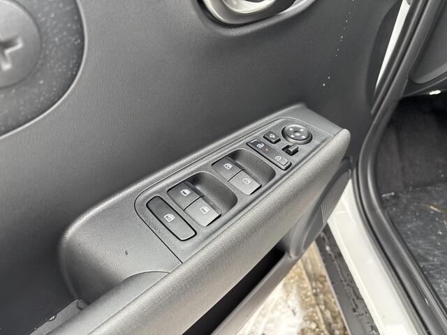 Hyundai INSTER Evolve 49 kWh | Winterpack | Uit voorraad leverbaar | Warmtepomp | Stoel en stuurverwarming | Parkeersensoren voor en achter | Adaptieve cruise control