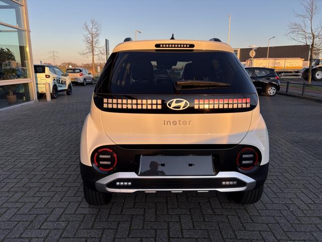 Hyundai INSTER Evolve 49 kWh met Winter Pack + Tech Pack