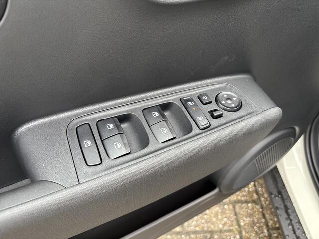 Hyundai INSTER Evolve Sky 49 kWh | Uit voorraad leverbaar! | Winterpack | Apple Carplay/Android Auto | 360 graden camera | Batterijverwarming | Schuif/kantel dakje | Adaptief Cruise Control | Stoel/stuurverwarming |