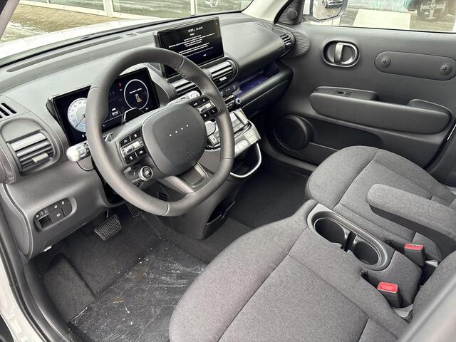 Hyundai INSTER Evolve 49 kWh | Winterpack | Techpack | Uit voorraad leverbaar | Warmtepomp | Stoel en stuurverwarming | Rondomzicht | Dodehoekdetectie | Adaptieve cruise control |