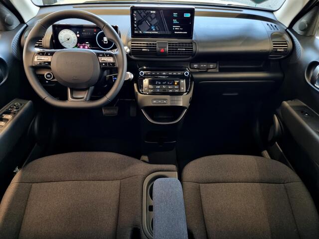 Hyundai INSTER Pulse 49 kWh + WinterPack / ¤ 3.000,- inruilvoordeel / Prijs is rijklaar / WinterPack / Navigatie / Warmtepomp / Stoel & stuurwiel verwarming voor / Apple & Android carplay / Adaptieve cruise control /