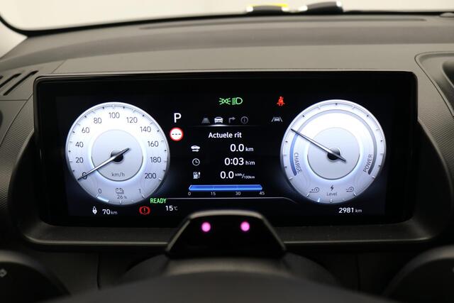Hyundai INSTER Evolve 49 kWh Winter & Tech Pack / Warmtepomp / LMV / Navigatie / Stoel & Stuurwielverwarming voor / Blindspot Camera / 360 Camera / Adaptieve Cruise / Full Option / NL Auto /