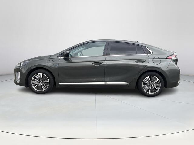 Hyundai IONIQ 1.6 GDi PHEV Premium | Stoelgeheugen | Stoelkoeling en verwarming | Stoelverwarming achter | Stuurverwarming | Adaptieve Cruise Control | Full LED koplampen | Climate control | Lederen bekleding | Navigatiesysteem|