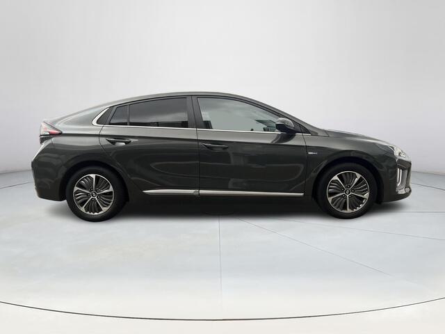 Hyundai IONIQ 1.6 GDi PHEV Premium | Stoelgeheugen | Stoelkoeling en verwarming | Stoelverwarming achter | Stuurverwarming | Adaptieve Cruise Control | Full LED koplampen | Climate control | Lederen bekleding | Navigatiesysteem|
