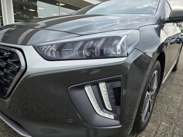 Hyundai IONIQ 1.6 GDi PHEV Premium | Stoelgeheugen | Stoelkoeling en verwarming | Stoelverwarming achter | Stuurverwarming | Adaptieve Cruise Control | Full LED koplampen | Climate control | Lederen bekleding | Navigatiesysteem|