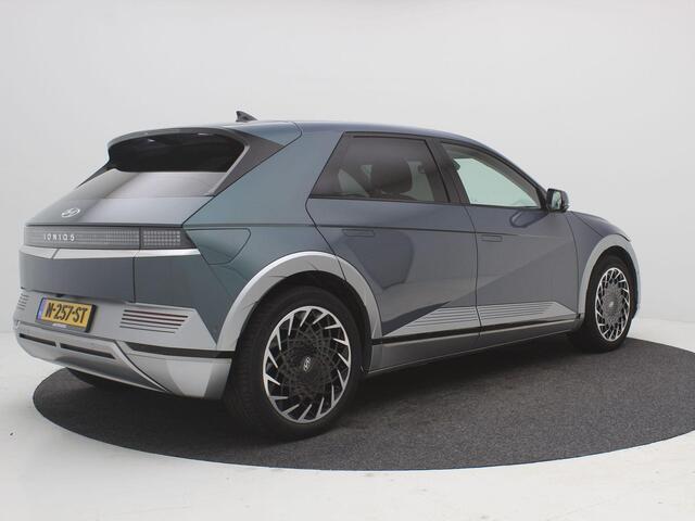 Hyundai IONIQ 5 Lounge 73kWh / NL Auto / HUD Display / 20" LMV / 98,2% SoH / Warmtepomp / Lederen bekleding / Dealer onderhouden / Full LED lampen / Luxe uitvoering / 1600KG Trekgewicht /