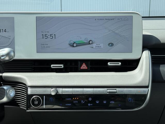 Hyundai IONIQ 5 Lounge 77.4 kWh Automaat / SOH 100% / Vision Glazen Dak / Stoelverkoeling / Stoelverwarming Voor + Achter / Elek Bedienbare Stoelen Voor + Achter / Wit Leder / 360 Camera /