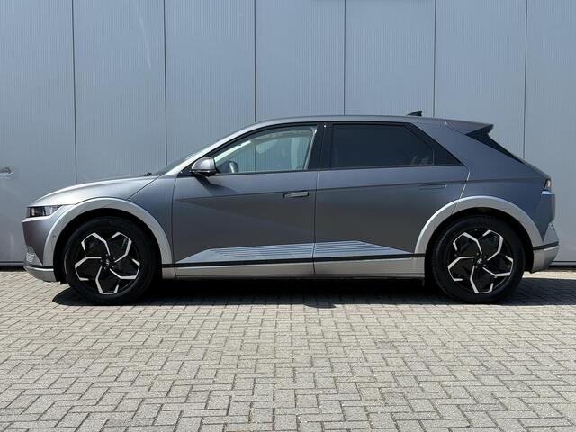 Hyundai IONIQ 5 Lounge 77.4 kWh Automaat / SOH 100% / Vision Glazen Dak / Stoelverkoeling / Stoelverwarming Voor + Achter / Elek Bedienbare Stoelen Voor + Achter / Wit Leder / 360 Camera /