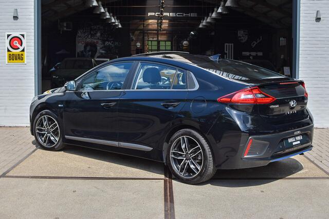 Hyundai IONIQ 1.6 GDi First Edition *Leder | Schuif/Kantel | Stuur- & Stoelverwarming (V+A) | Infinity | Memory | Cruise | Camera | Apple Carplay*