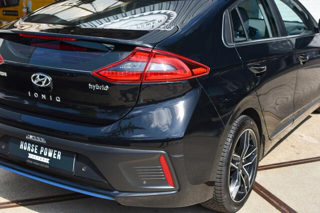 Hyundai IONIQ 1.6 GDi First Edition *Leder | Schuif/Kantel | Stuur- & Stoelverwarming (V+A) | Infinity | Memory | Cruise | Camera | Apple Carplay*