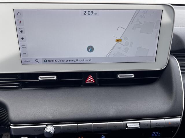 Hyundai IONIQ 5 Lounge 73kWh / Dealer onderhouden / Panoramadak / WLTP 451 km / Warmtepomp / CCS snelladen / Elektr. stoelen en klep / Stoelventilatie en verwarming / HUD / Camera 360° /