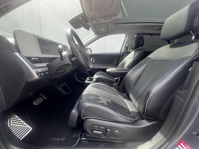 Hyundai IONIQ 5 Lounge 73kWh / Dealer onderhouden / Panoramadak / WLTP 451 km / Warmtepomp / CCS snelladen / Elektr. stoelen en klep / Stoelventilatie en verwarming / HUD / Camera 360° /