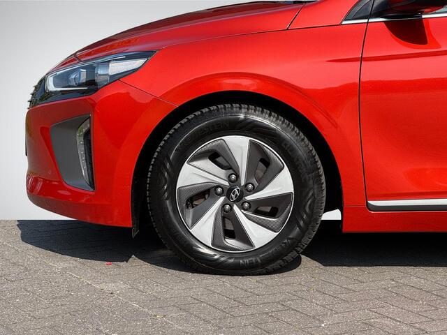 Hyundai IONIQ 1.6 GDi Premium | Schuif-/Kanteldak | Navigatie | Camera | Leder | Stuur- + Stoelverwarming | Geheugenstoel | Apple Carplay/Android Auto | Rijklaarprijs!