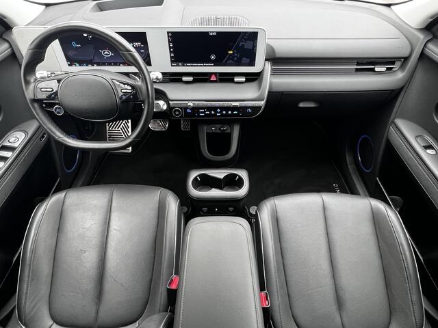 Hyundai IONIQ 5 Lounge AWD 73kWh / Dealer onderhouden / Panoramadak / WLTP 451 km / Warmtepomp / CCS snelladen / 1.600 kg trekgewicht / Elektr. stoelen en klep / Stoelventilatie en verwarming / BOSE / HUD / Camera 360° /