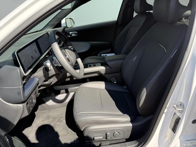 Hyundai IONIQ 6 Connect 77.4 kWh Automaat / Lederen Bekleding / Elektr. Achterklep / Stoel Verkoeling+Verwarming / 18" LM Velgen / Cruise Control Adaptief / Camera / Navigatie /