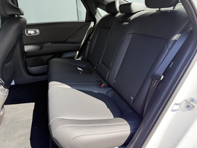 Hyundai IONIQ 6 Connect 77.4 kWh Automaat / Lederen Bekleding / Elektr. Achterklep / Stoel Verkoeling+Verwarming / 18" LM Velgen / Cruise Control Adaptief / Camera / Navigatie /