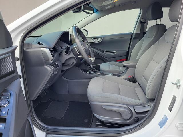Hyundai IONIQ 1.6 GDi PHEV Comfort Automaat / Navigatie / Camera / Android Auto / Apple Carplay / Infinity-Sound / Cruise Control Adaptief / Stuur- en voorstoel verwarming
