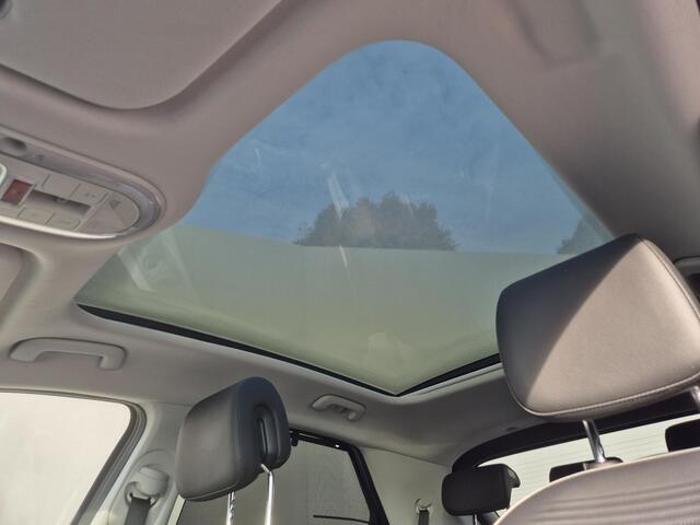 Hyundai IONIQ 5 Lounge AWD 73kWh Automaat / Relaxpakket / Panoramadak / Stuur-, Stoel en Achterbankverwarming / HUD / Stoelventilatie / Elektrische achterklep / Trekgewicht 1600 kg / Bose Audi Systeem / Adaptief CC /