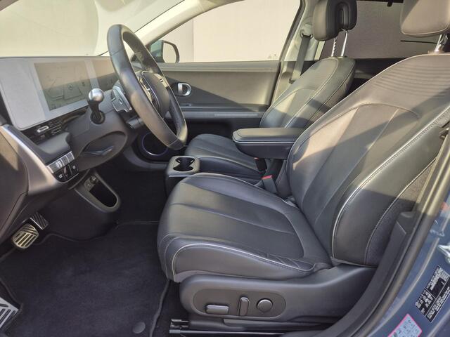 Hyundai IONIQ 5 Lounge AWD 73kWh Automaat / Relaxpakket / Panoramadak / Stuur-, Stoel en Achterbankverwarming / HUD / Stoelventilatie / Elektrische achterklep / Trekgewicht 1600 kg / Bose Audi Systeem / Adaptief CC /