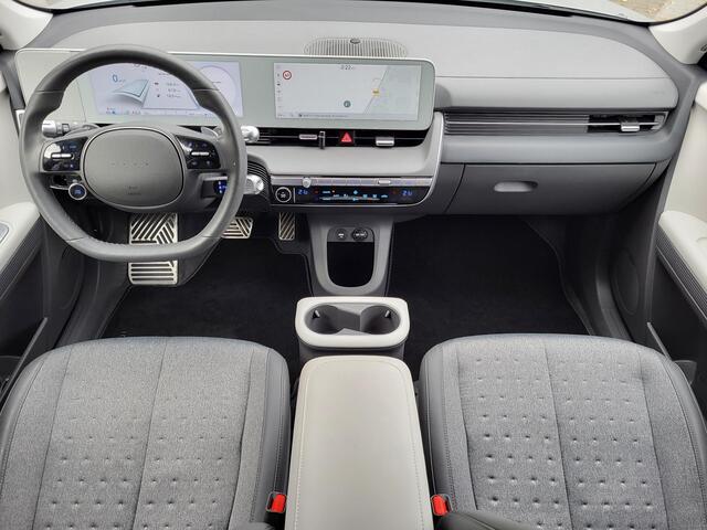 Hyundai IONIQ 5 Connect 77.4 kWh / 100% SOH/ Fabrieksgarantie 12-2029 / Origineel NL auto / Allseason banden / 3 Fasen laden / Navigatie / Camera / Stuur- en stoelverwarming / Bose audio / DAB / Android Auto / Apple Carplay /