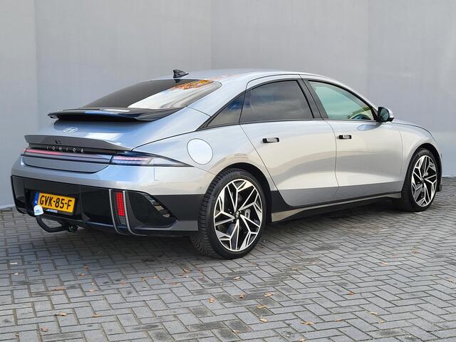 Hyundai IONIQ 6 Lounge 77.4 kWh Automaat / 100% SOH / Origineel NL Auto / Afn. Trekhaak 1.500 kg / Navigatie / Bose audio / Headup Display / Stuur-, voorstoel- en achterbankverwarming / Stoelventilatie / Android Auto / Apple Carplay /