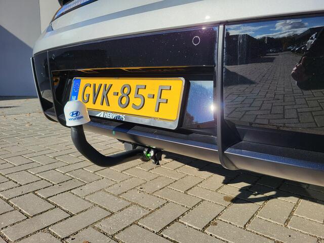 Hyundai IONIQ 6 Lounge 77.4 kWh Automaat / 100% SOH / Origineel NL Auto / Afn. Trekhaak 1.500 kg / Navigatie / Bose audio / Headup Display / Stuur-, voorstoel- en achterbankverwarming / Stoelventilatie / Android Auto / Apple Carplay /