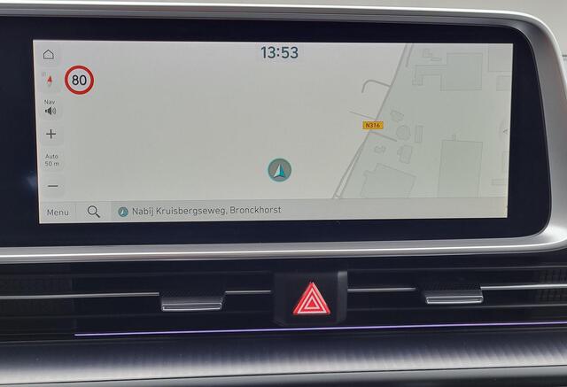 Hyundai IONIQ 6 Lounge 77.4 kWh Automaat / 100% SOH / Origineel NL Auto / Afn. Trekhaak 1.500 kg / Navigatie / Bose audio / Headup Display / Stuur-, voorstoel- en achterbankverwarming / Stoelventilatie / Android Auto / Apple Carplay /