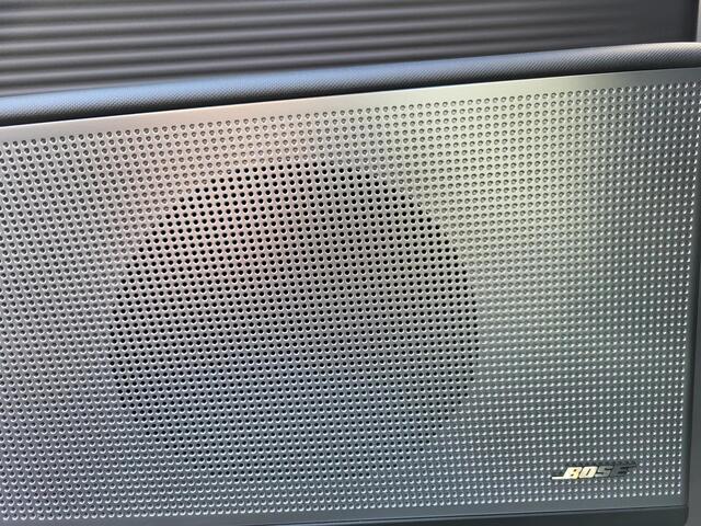 Hyundai IONIQ 6 Lounge 77.4 kWh Automaat / 100% SOH / Origineel NL Auto / Afn. Trekhaak 1.500 kg / Navigatie / Bose audio / Headup Display / Stuur-, voorstoel- en achterbankverwarming / Stoelventilatie / Android Auto / Apple Carplay /